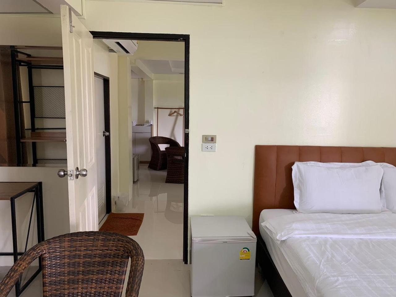 Petchsiri Room เพชรสิริรูม Ban Sai Mai Exteriör bild